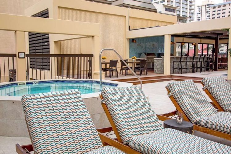 Aston Waikiki Beach Tower - Hot Tub Barbecue