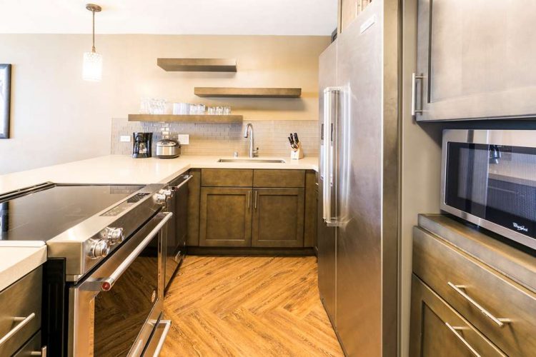 Aston Waikiki Beach Tower - Kitchen