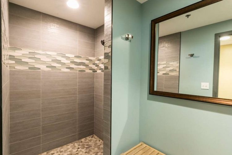 Aston Waikiki Beach Tower - Gym Shower