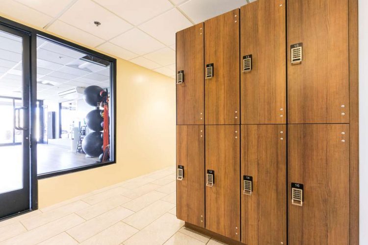 Aston Waikiki Beach Tower - Gym Locker Room