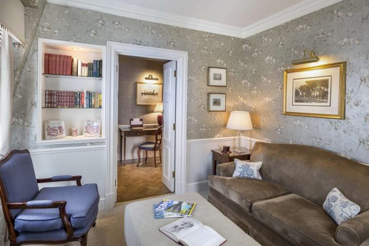 Guest room