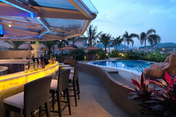 Poolbar & Grill