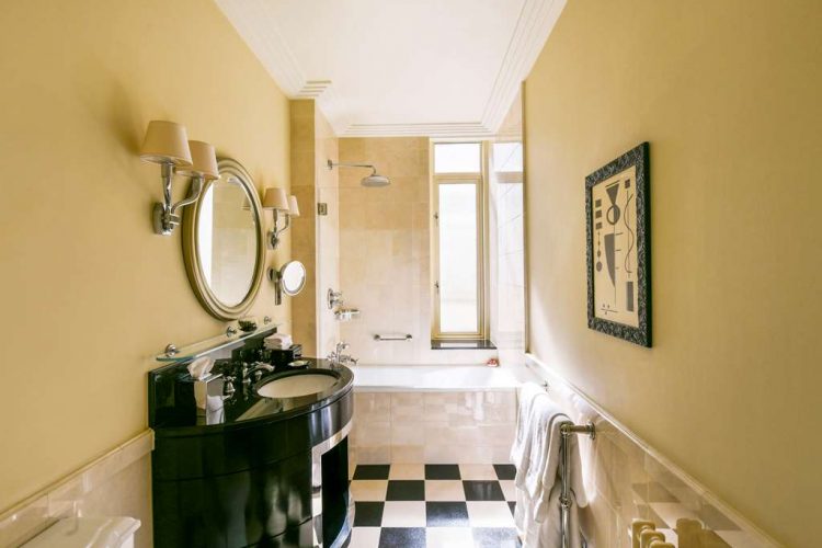 Guest room