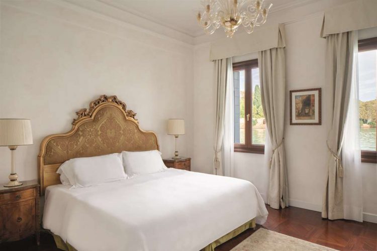 Premium Lagoon View Room with Balcony