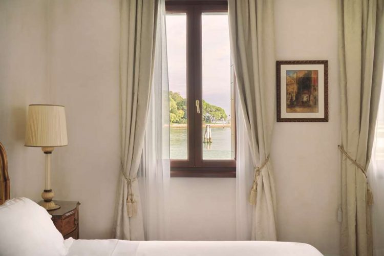 Premium Lagoon View Room with Balcony