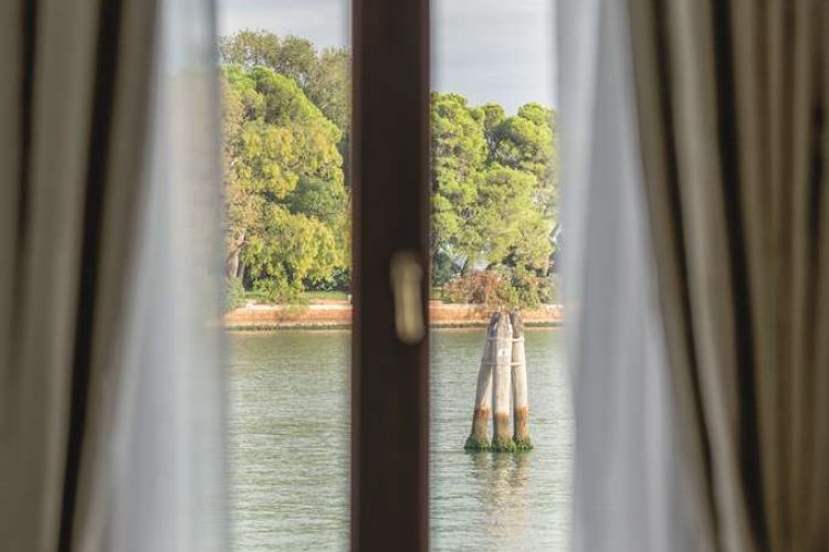 Premium Lagoon View Room with Balcony