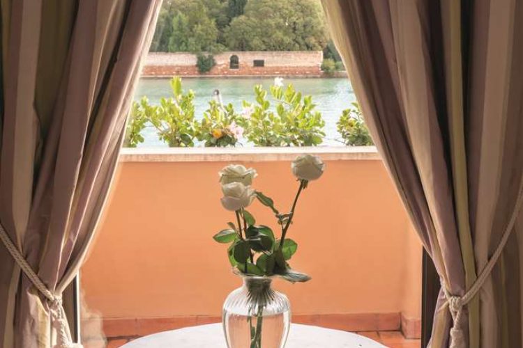 Premium Lagoon View Room with Balcony