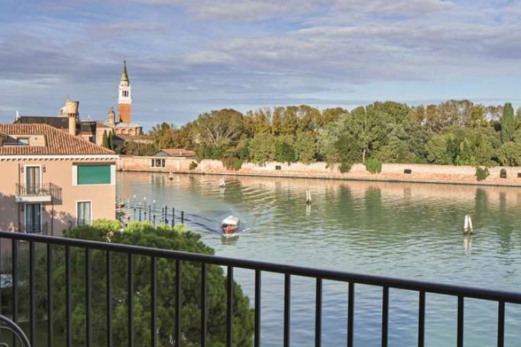 Premium Lagoon View with Balcony