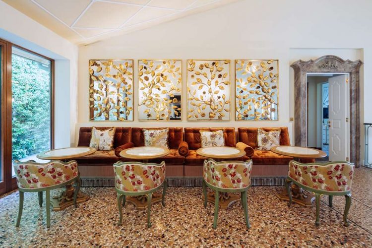 Casa al Lago lounge area