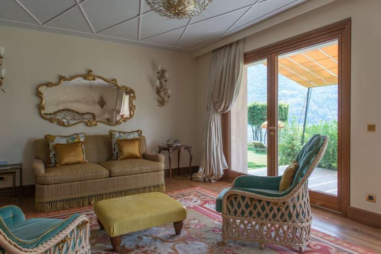 Junior Suite al Lago with Lake View detail