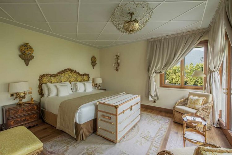 Grand Room al Lago with Lake View