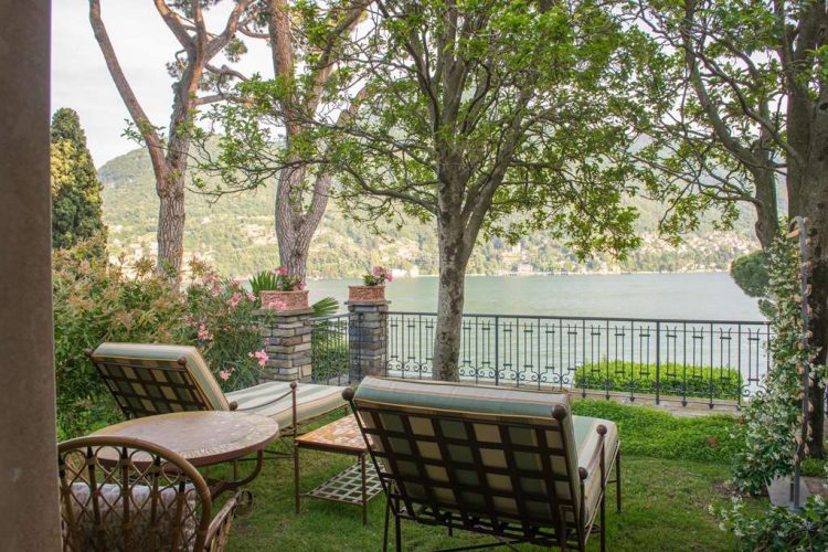 Room al Lago with Lake View private garden