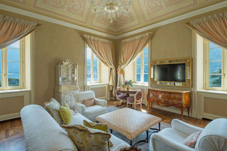 Suite Norma in the Villa with Lake View living room
