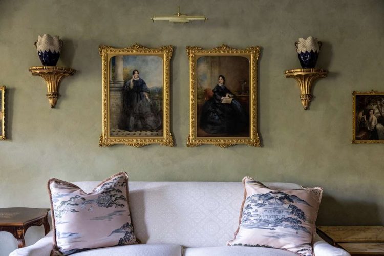 Junior Suite in the Villa with Lake View details