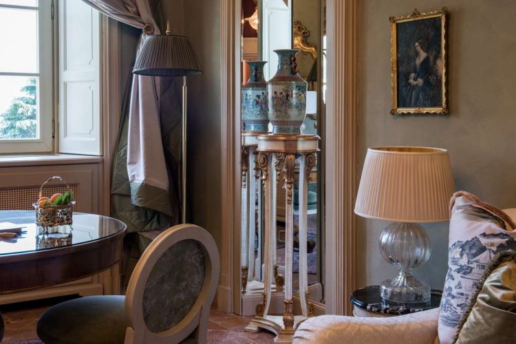 Junior Suite in the Villa with Lake View details