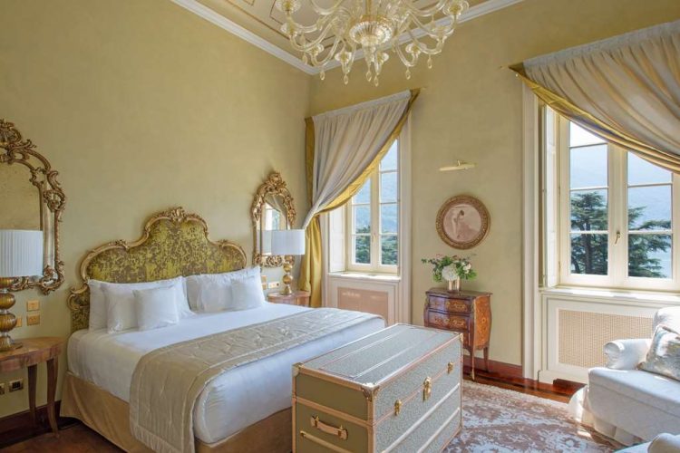 Room in the Villa with Lake View
