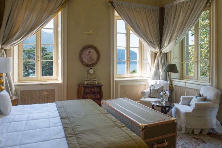 Room in the Villa with Lake View