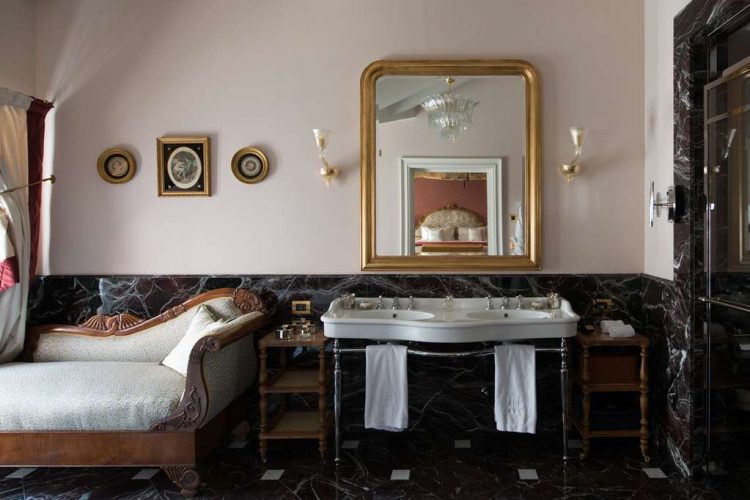 Grand Room in the Palazz bathroom