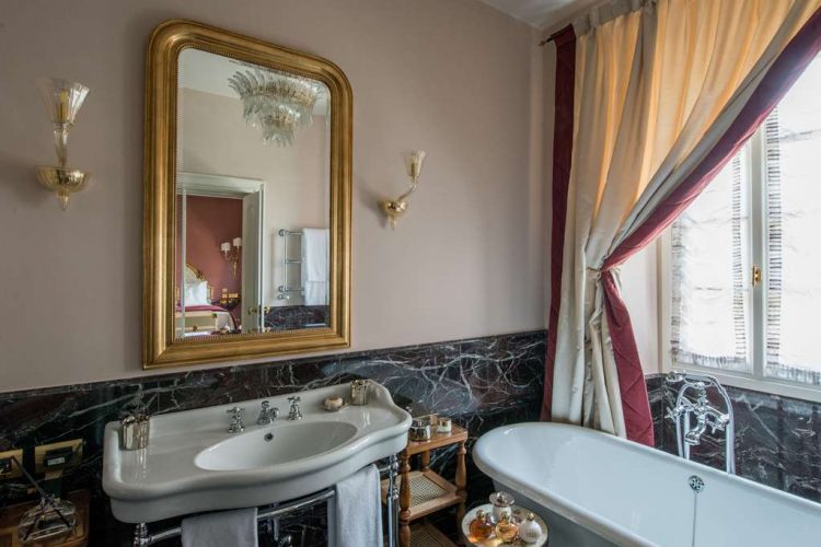 Room in the Palazz bathroom