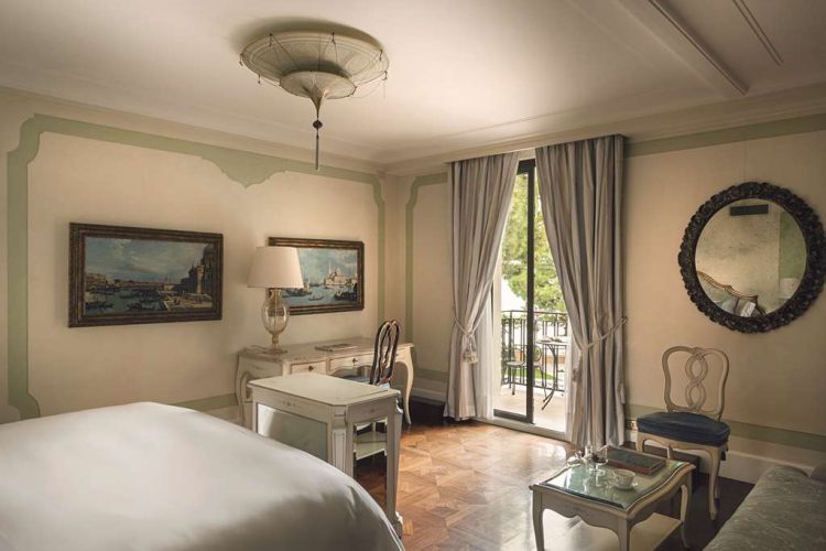 Premium Lagoon View Room with Balcony