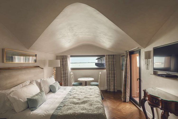 Junior Suite Lagoon View with Balcony