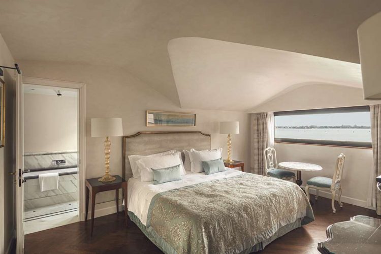 Junior Suite Lagoon View with Balcony