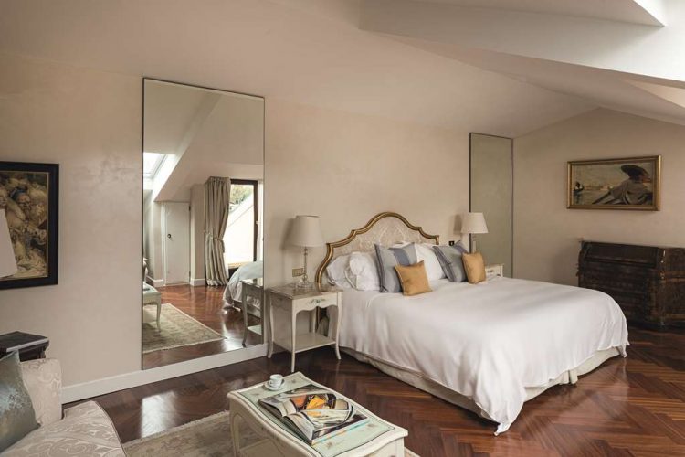 Junior Suite Lagoon View with Balcony
