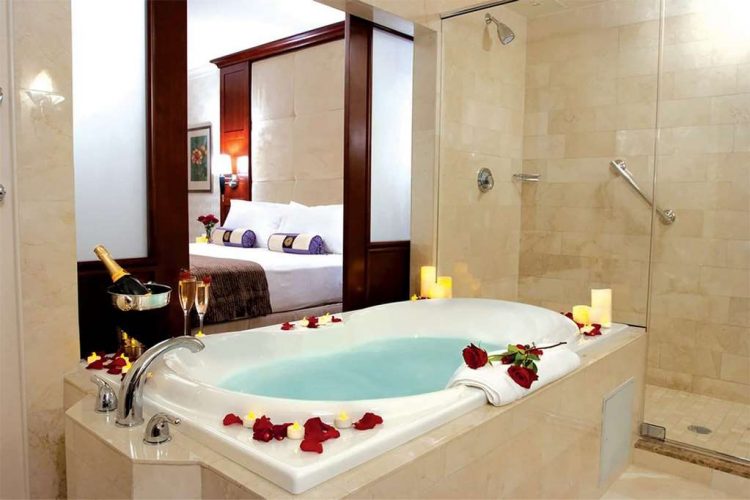 Guest room bath