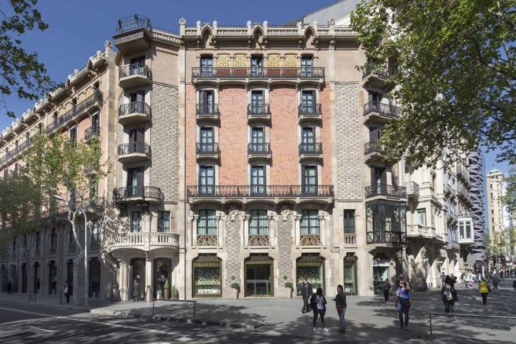 Monument Hotel Façade