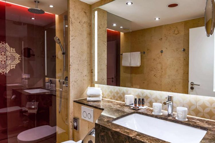 Bathroom with shower, toilet, washbasin, make-up mirror and hairdryer