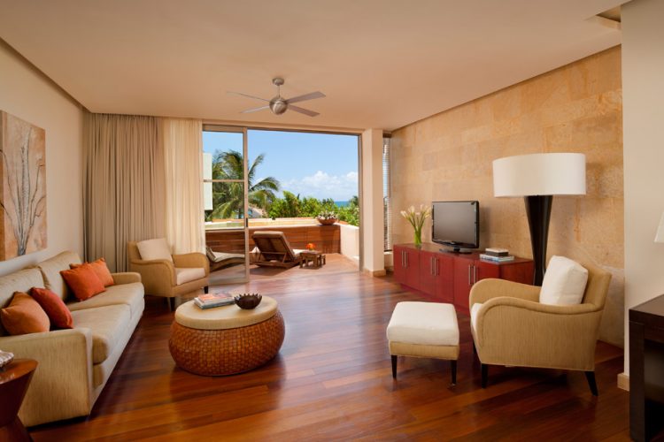 Deluxe Oceanview Beach Suite