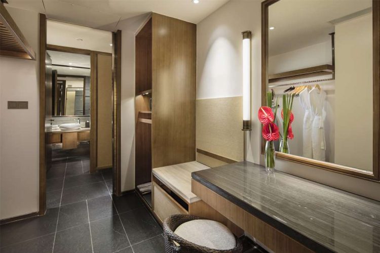 Guest room bath