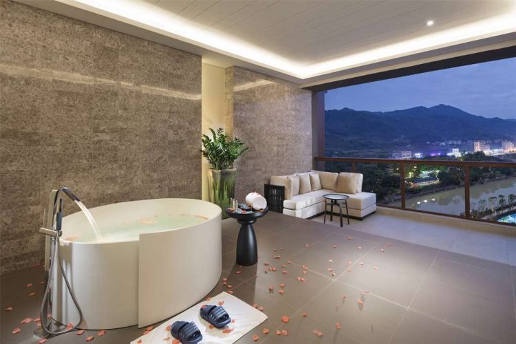 Guest room bath