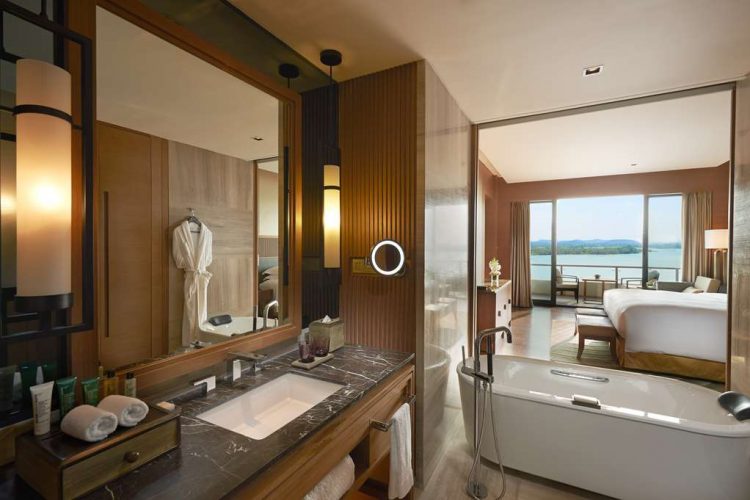 Guest room bath