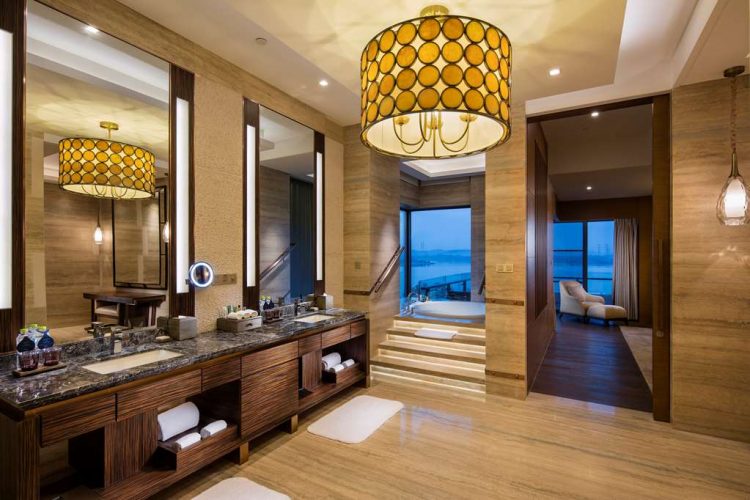 Guest room bath