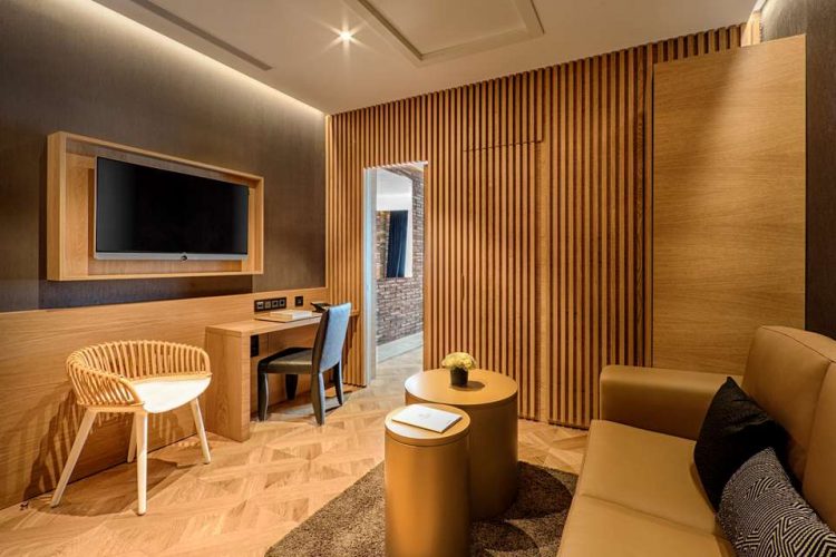 MH - MONUMENT STUDIO