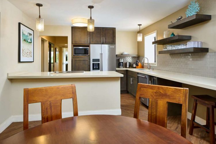 Aston Waikiki Beach Tower - 2 Bedroom Penthouse Dining Area