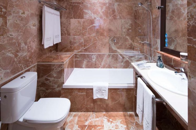 Catalonia Portal de l'Àngel Double room bathroom