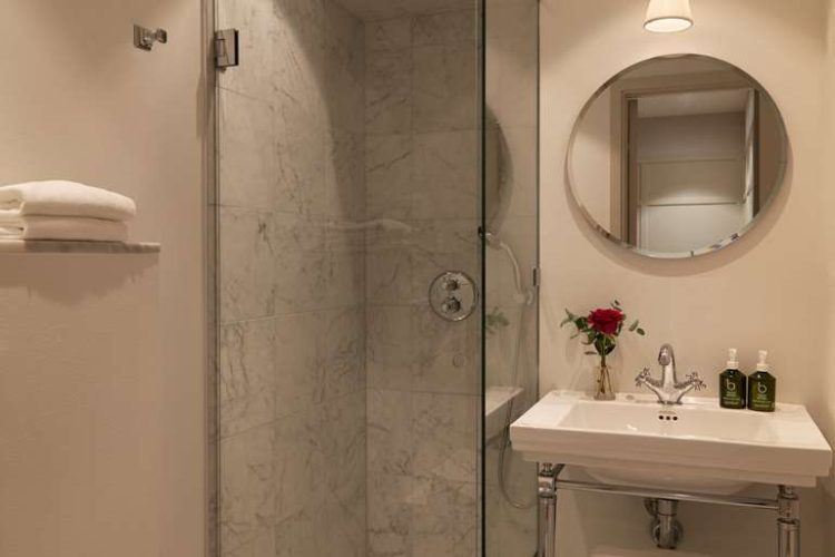Bathroom Standard Queen
