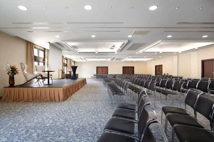 Paris meeting room theatre set-up