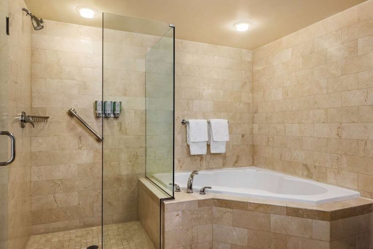 Guest room bath