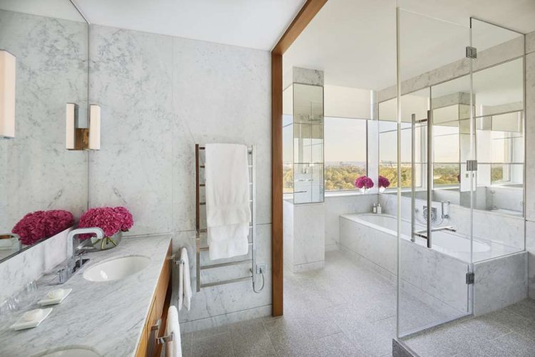 Royal suite bathroom