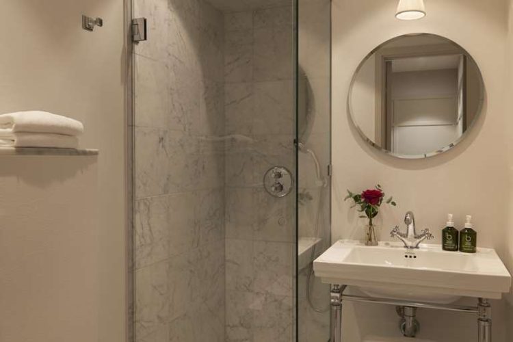 Deluxe Sea View Bathroom