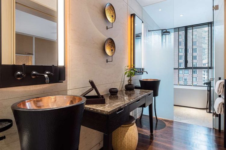 Deluxe Room Bathroom