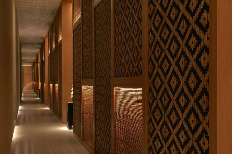 UR SPA Corridor