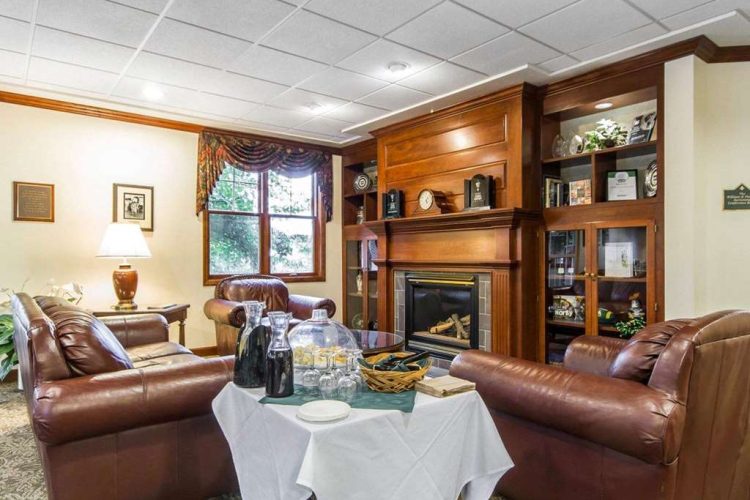 Lobby with sitting area
