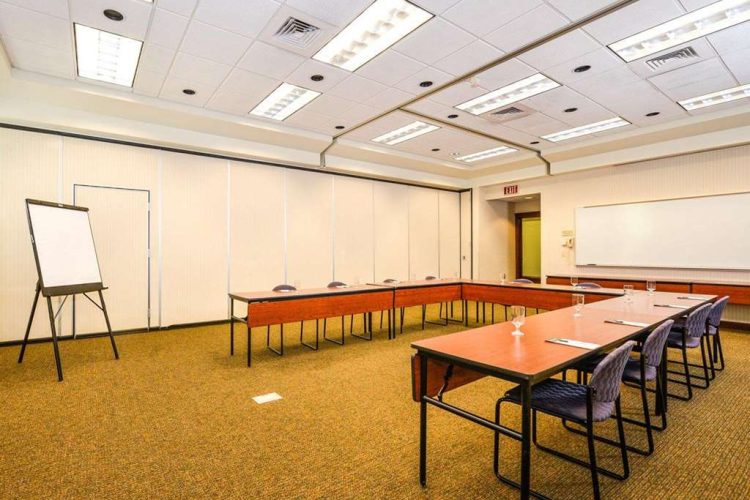 Meeting room with u-shaped setup