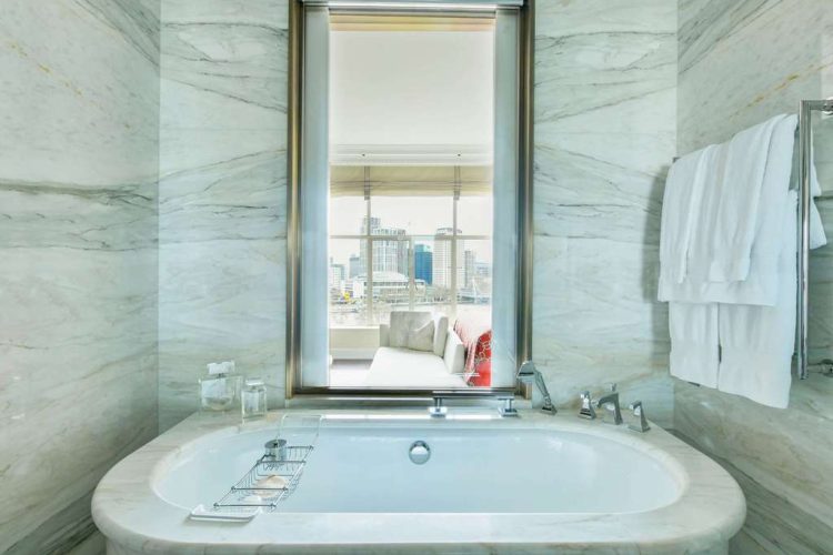 Guest room bath
