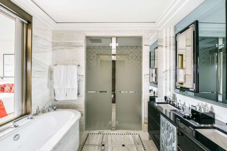 Guest room bath