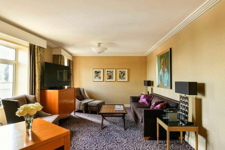 Guest room